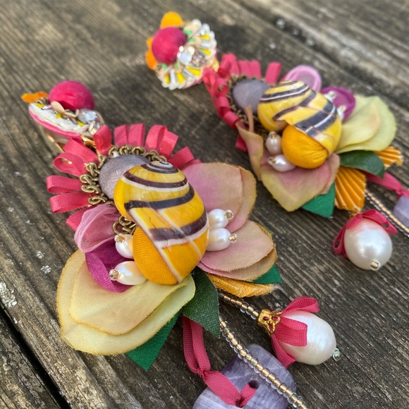 Ranjana khan clip on long flower and sea shell statement earrings - Picture 4 of 5